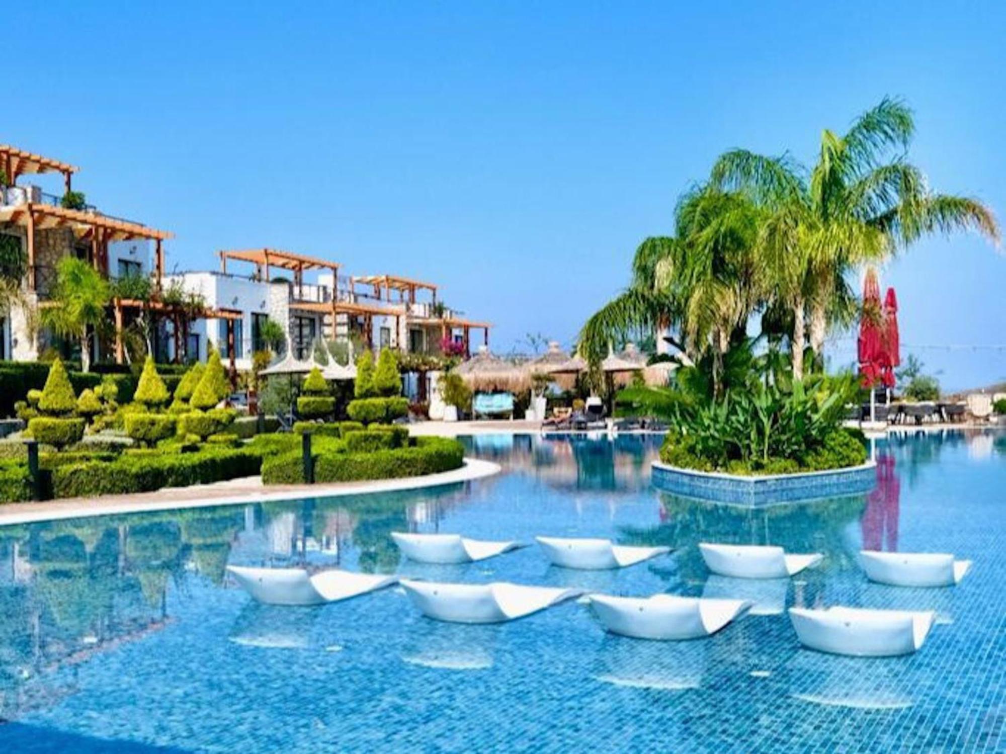 Luxurious Seafront Penthouse Apartment Kyrenia  Exterior photo